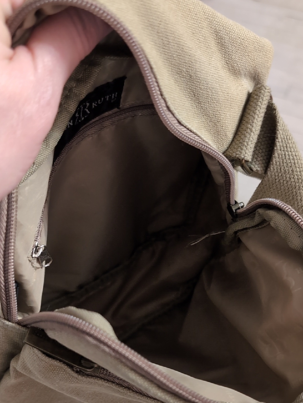 Robin Ruth Amsterdam Crossbody - Picture 9 of 9